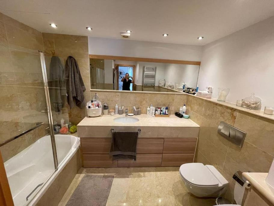 Apartamento Lujoso Piso En Altos De Monteros *