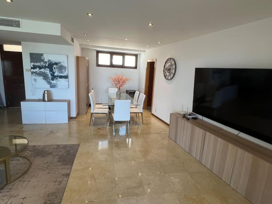 Apartment Lujoso Piso En Altos De Monteros *